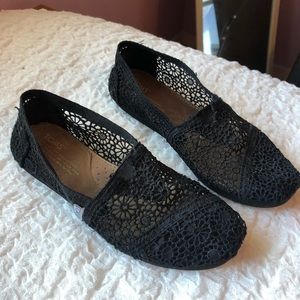 Black lace TOMS